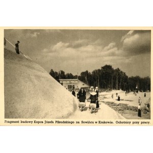 Fragment of the construction of the Mound of Jozef Pilsudski on Sowiniec, volunteers at work