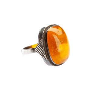Henry LULA (b. 1930), Silver ring with amber