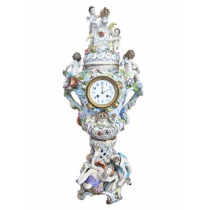 Porcelánové hodiny z manufaktúry Carl Thieme, Potschappel / Drážďany, koniec 19. storočia.