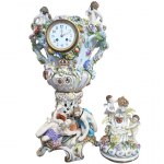 Porcelánové hodiny z manufaktury Carl Thieme, Potschappel / Drážďany, konec 19. století.