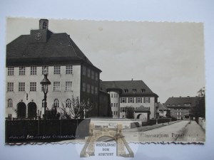 Milicz, Militsch, Gymnasium. Nach 1945 polonisiert.
