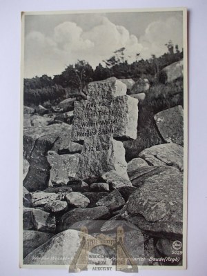 Monti dei Giganti, Riesengebirge, croce di Werner Wessel accanto alla capanna del Principe Enrico, 1930 ca.