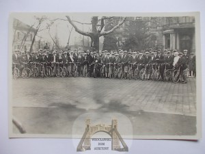 Poznan, cycling competition, group photo circa 1930.