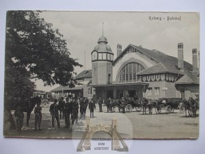 Kolobrzeg, Kolberg, nádraží, cestující, vagóny, asi 1912