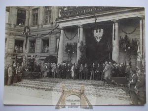 Varsovie, rassemblement de la société de gymnastique Sokół, magistrat, dignitaires, Adam Zamoyski, Wincenty Witos, Trąpczyński, photographie vers 1925.