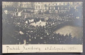 [Nationale Parade 5. November 1905. lodz. Piotrkowska-Straße.