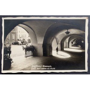 JELENIA GÓRA - Hirschberg. Unter den Lauben am Markt [Sous les arcades du marché].