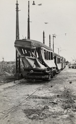 [WARSAW 45'] Un ensemble de 37 photographies de juin-juillet 1945.