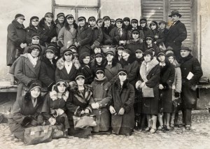 KRZEMINIEC. Ensemble de 19 photographies [1925-44].