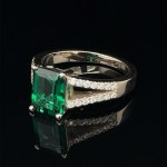RING WITH EMERALD LAB GROWN AND DIAMONDS - RNG30301