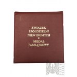 Poľská ľudová republika, okolo roku 1978. - Pamätná medaila Únie nevidiacich družstiev - Za zásluhy Zygmuntovi Zielinskému, diplom