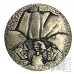 Repubblica Popolare di Polonia, 1973 - Medaglia Lenino-Varsavia-Berlino, Esercito Popolare di Polonia - Disegno di Józef Markiewicz-Nieszcz, placcata in argento.