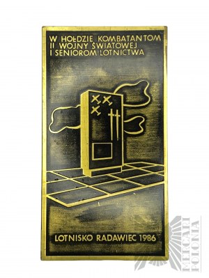 PRL, 1986. - Pamätná tabuľa na počesť veteránov druhej svetovej vojny, letisko Rudaviec 1986