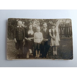 PHOTO KIELCE FAMILLE PARENTS ENFANTS DANS LE JARDIN 1942