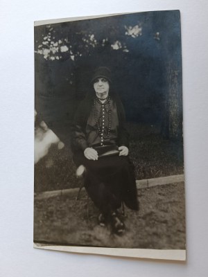 PRE-WAR PHOTO, FEMALE, 1930