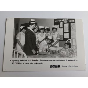 PHOTO PRL ŁAŃCUT, RZESZOW, KORCZAK MEDICAL HIGH SCHOOL, STUDENTS DURING PRACTICAL CLASSES, FOT NAJDA