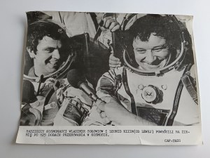 FOTO PRL KOZMONAUT VLADIMIR SOLOVOV A LEONID KIZIM, VESMÍR, ASTRONAUT, VESMÍRNA RAKETA, KOZMICKÁ LOĎ