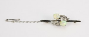 Brooch with opals