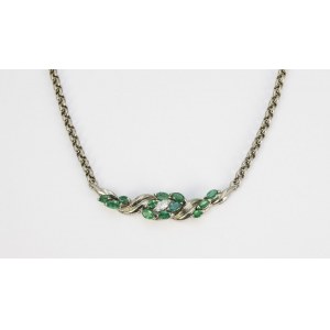 Necklace with emeralds