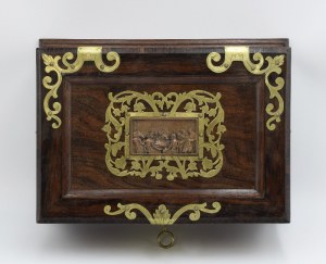 Game set in wooden case with key