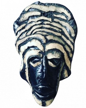Maschera in ceramica, decorativa. Realizzata da Zygmunt Mura, anni 1980/90, Polonia.
