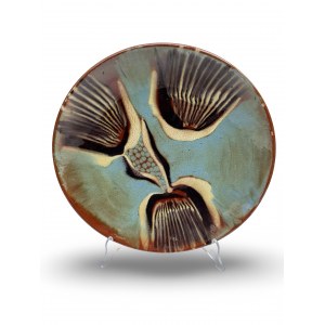 Dekoratívny tanier, keramika, družstvo Kamionka v Lysej Gore, 70. roky 20. storočia.