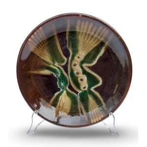 Dekorativní talíř, keramika, družstvo Kamionka v Lysé Hoře, 70. léta 20. století.