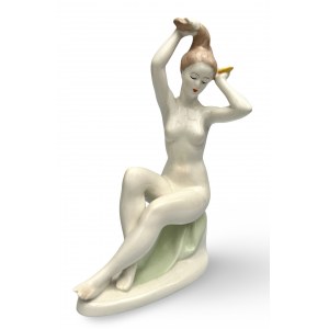 Porcelain figurine, Woman combing. Budapest Aqvincum, 1960s/70s, Hungary.