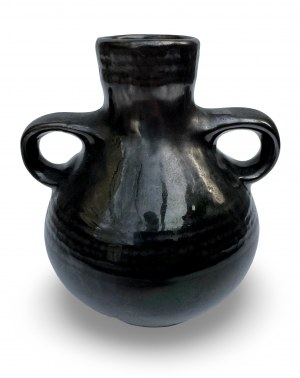 Vase en céramique avec oreilles. Conçu par Stefan Bławut. Coopérative Tomaszów Mazowiecki, années 1970, Pologne.