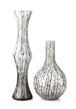 Makora Decorative Glassworks, Set of two dishes, 21st century.