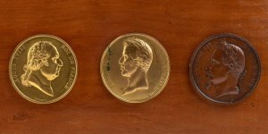 Trzy medaliony z brązu w ramce