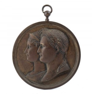 Medaglione in bronzo con doppio busto in bassorilievo di Napoleone e Giuseppina con anello di sospensione