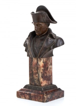 bronzová busta Napoleona I. na mramorovom podstavci