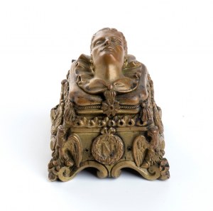 calamaio con maschera funeraria dell'imperatore in bronzo