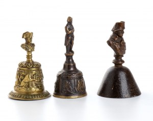 3 campanelle in bronzo e altri materiali con effige dell'imperatore