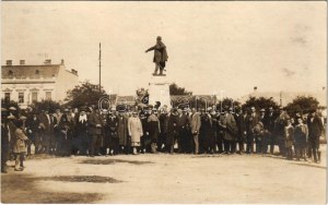 Cegléd, Kossuth szobor. Foto