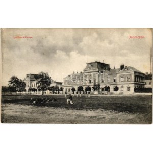 1912 Debreczyn, Pavilon laktanya, katonák (EK)