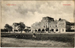 1912 Debrecen, Pavilon laktanya, katonák (EK)