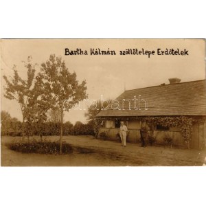 1940 Erdőtelek, Bartha Kálmán szőlőtelepe a tulajdonossal és Maczky Gyula főjegyzővel. photo (EK...
