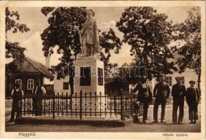 Hegykő (Sopron), Hősök szobra, emlékmű. Hangya szövetkezet kiadása (EB)