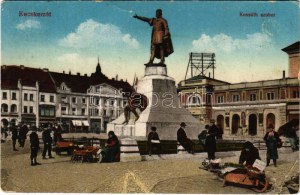 1930 Kecskemét, Kossuth szobor, piac, Fuchs Samu áruháza, üzletek. Vasúti levelezőlapárusítás 20. 1915. (fl...