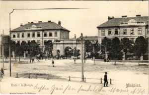 1905 Miskolc, Rudolf laktanya, K.u.K. katonák. Ferenczi B. kiadása (kis szakadás / małe rozdarcie)