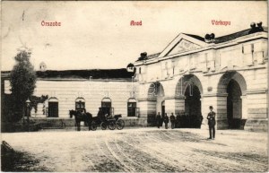 1907 Arad, Várkapu katonákkal, Őrszoba / hradní brána s vojáky K.u.K., strážní místnost (fl)