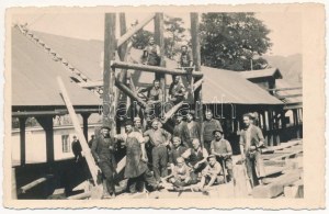Petrozsény, Petroseni, Petrosani; építkezés munkásokkal / construction with workers. Foto Zeichner photo (fl...