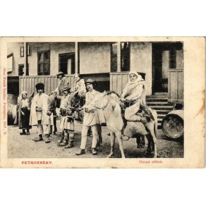 1907 Petrozsény, Petrosani; havasi oláhok szamárháton. Herz Henrik kiadása 1907. II. / Rumunský folklór, osli (fl...