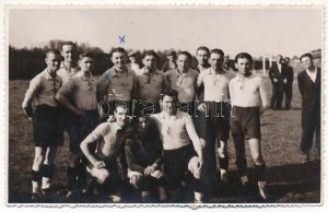 1938 Temesvár, Timisoara ; Vulcan gumigyár foci csapata, labdarúgás / équipe de football de l'usine de pneus...