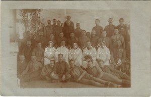 1918 Besztercebánya, Bańska Bystrzyca; Osztrák-magyar katonai kórház, orvosok, nővérek és katonák csoportképe / WWI K.u....