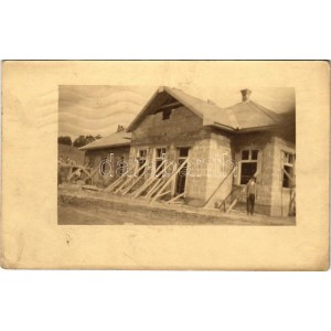 1915 Garamkövesd, Kamenica nad Hronom; Tiszti lak építés közben / dom dôstojníkov vo výstavbe. foto (EK...