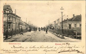 1906 Kassa, Kosice; Klobusiczky utca, Urbán A. M. üzlete, híd / Straßenansicht, Geschäft, Brücke