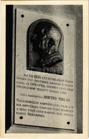 Komárom, Komárno ; Vitéz Nagybányai Horthy Miklós emléktáblája a városházában / monument de Horthy dans l'hôtel de ville...